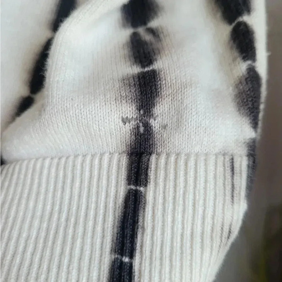 Lululemon, Crewneck Linear Tie Dye Grey Multi Pullover Sweater, Size 8 - Picture 10 of 13